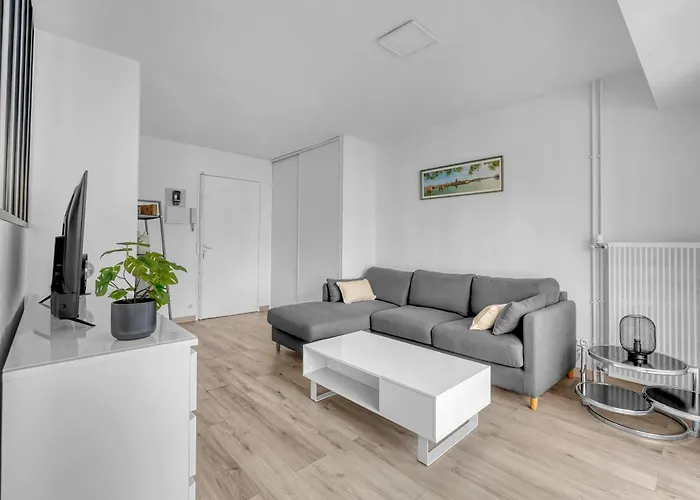 Le Jaussely - En Hypercentre Avec Balcon *