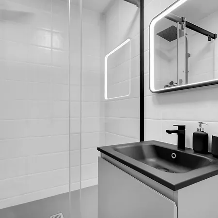 Le Jaussely - En Hypercentre Avec Balcon *